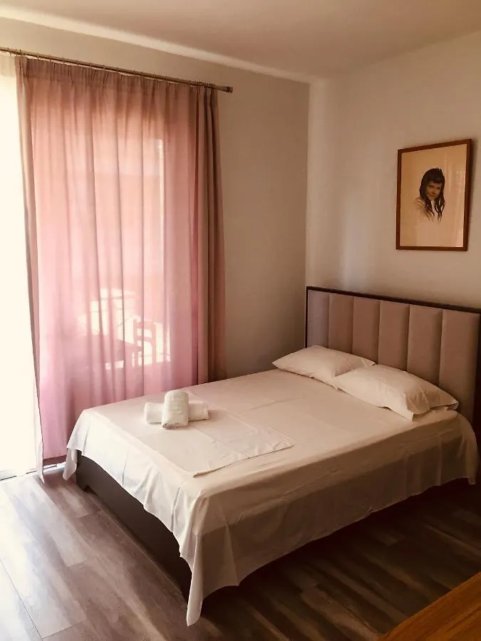 Irini Boutique Rooms!!! Himarë