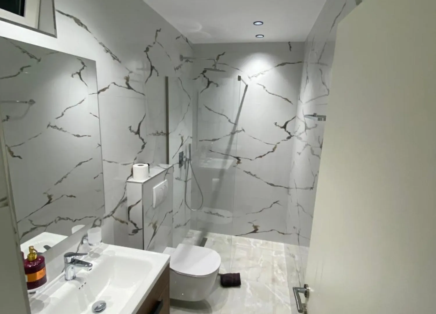 Irini Boutique Rooms!!! Himare Hotel